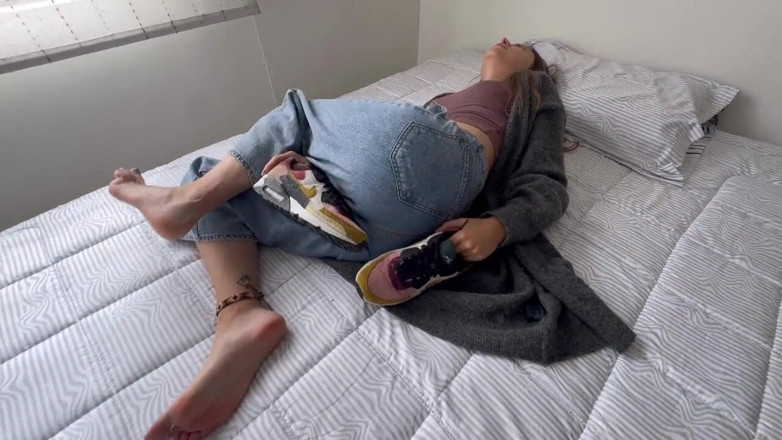 scarlettandc: Saya mengusap diri dan menghisapnya kemudian dikongkek dan menjerit seperti...