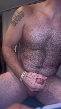 Finire la doccia e venire più volte mentre ascolta il sesso