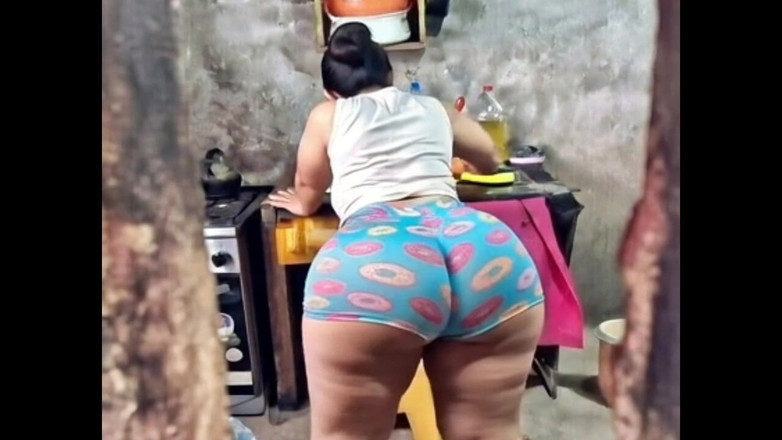 Xprohibidox1: Jiran berpantat besar terukir dengan seluar pendek donutnya