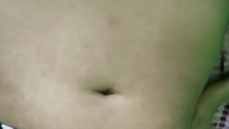 Miya White: Hintli evli kadın sabahları sulu amını ve göğüslerini gösteriyor