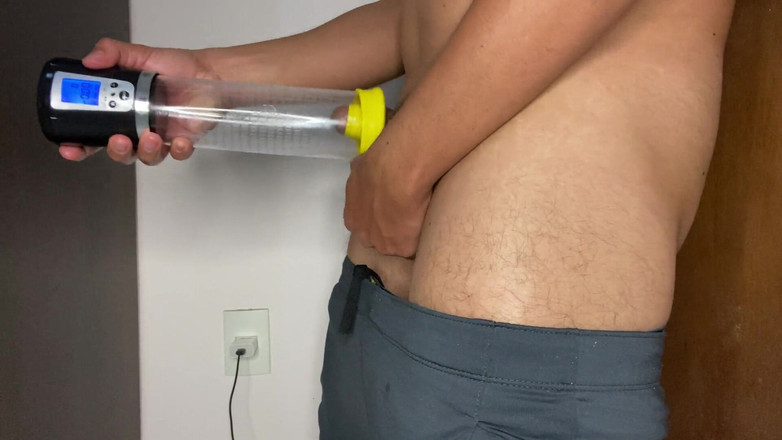 Greedy truck: Cewek sange ini lagi asik ngisap kontol besar ini sebelum...