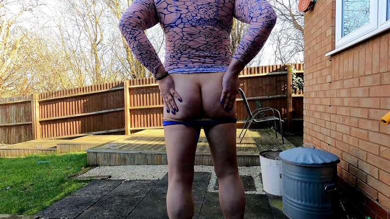 Kelly cd: Кроссдрессер Kelly в сине-розовом просвечивающаяся через платье