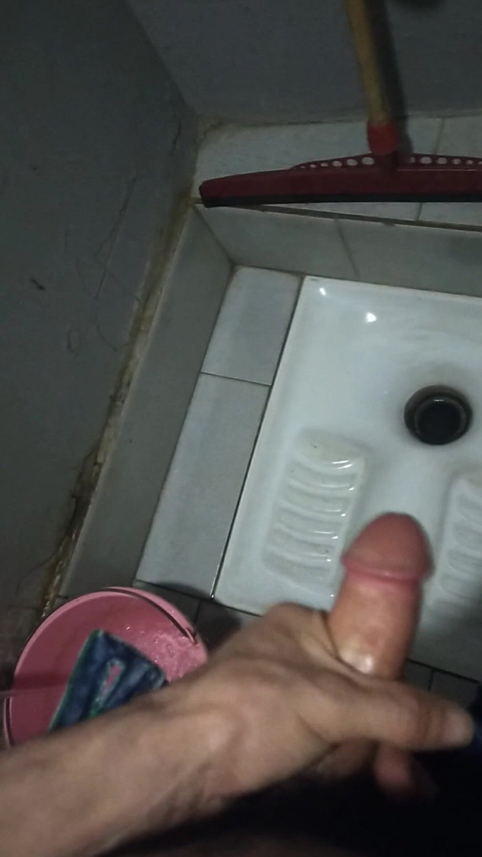 Morocco: Masturbazione ed eiaculazione in bagno