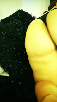 Azz La chatte d’Azz La chatte d’Une naine d’enfer