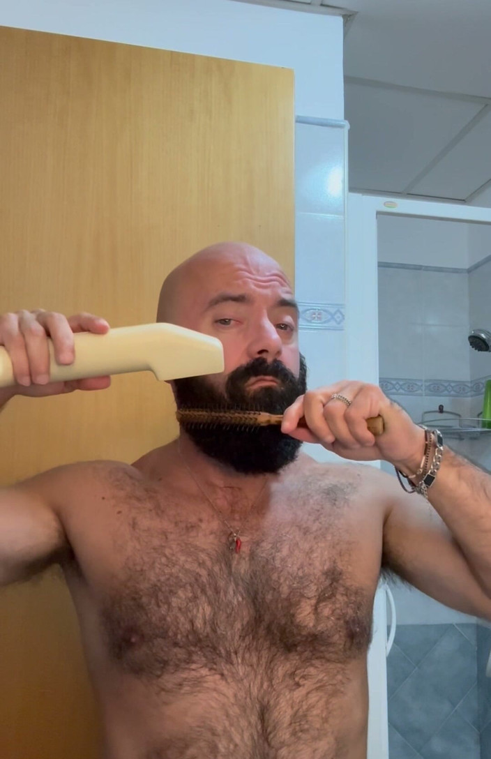 Carlos Verga: Shower