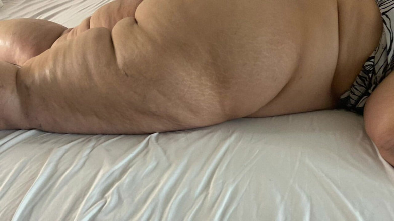 Daddykane: Hot Oily MILF Massage in the House. Sneaky Mother Invites...