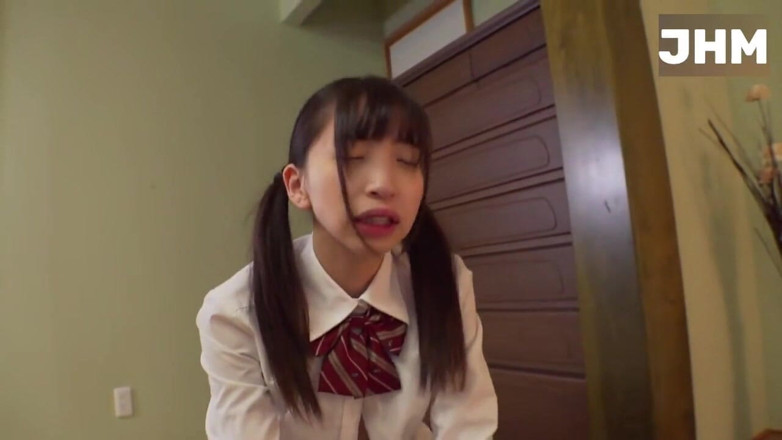 J Hentai Matings: Une actrice qui a l’air magnifique dans un uniforme et...