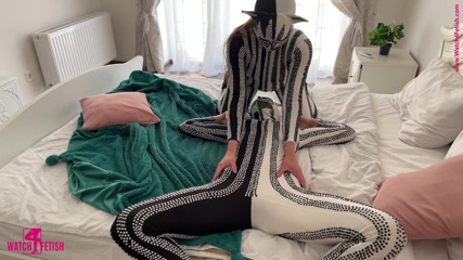 ZentaiDolls: Flexibilní v šatech zentai