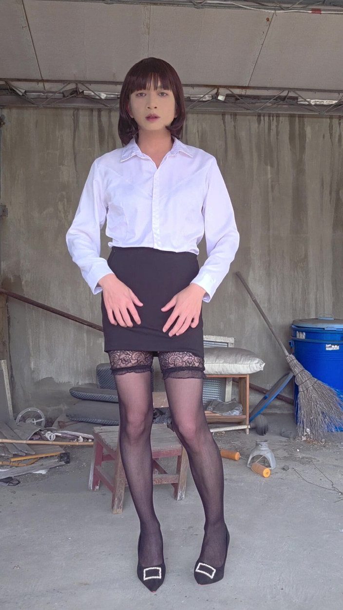 Taiwancdgirl: Shemale Ting Xuan Performs Anal Sex on Terrace.