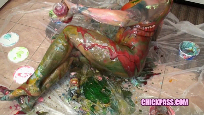 ChickPass Amateurs: Melissa被奶油和糖浆弄得一团糟
