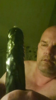 Sem discussão, o dildo grosso para a vadia