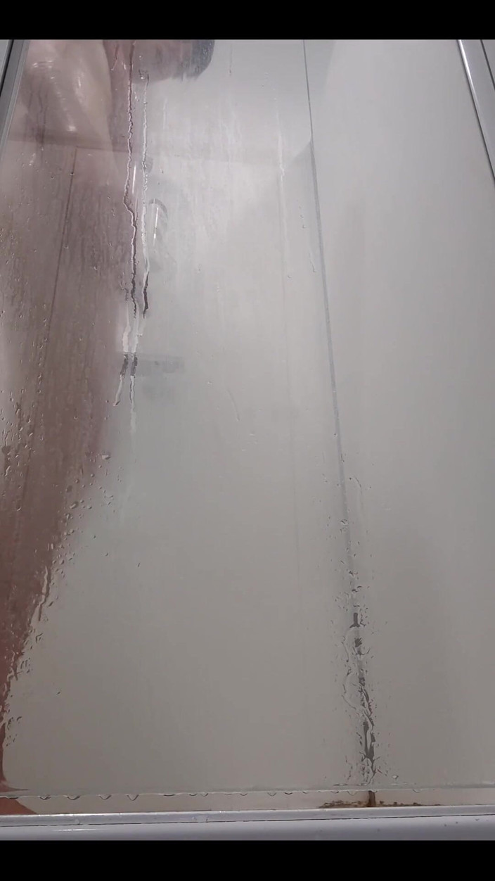 Snauwflake: Shower Time at Work