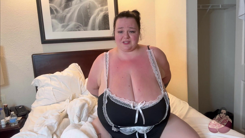 Peyton Thomas: Bbw-meid komt klaar op je kussen