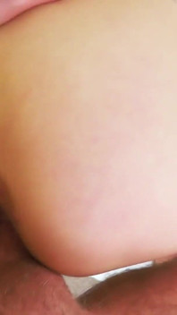 Petite Hottie Casey Candy se bucură de erecția tare a lui Toby Dick!
