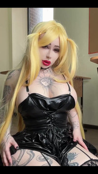 Your Girl Is Waiting for You and Her Body Language Is Saying Something