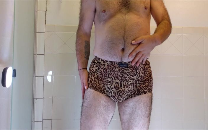 Thick Dick Industries: Seksowny niedźwiedź tańczy w bieliźnie Leopard Print