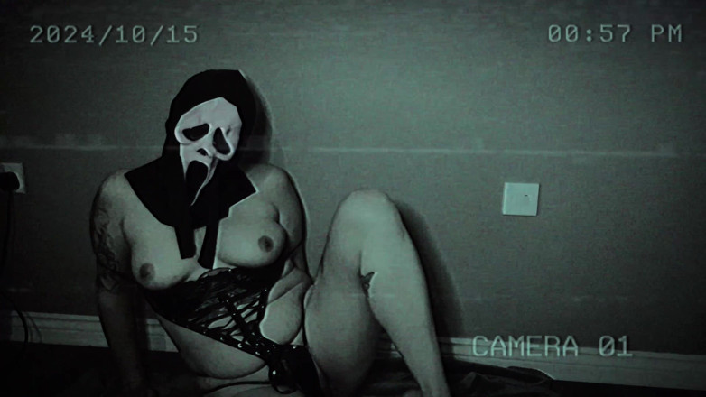 EeveeXo: Paranormale faptiviteit ghostface gespot op cam