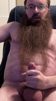 Bärtiges junges mädchen, großer cumshot