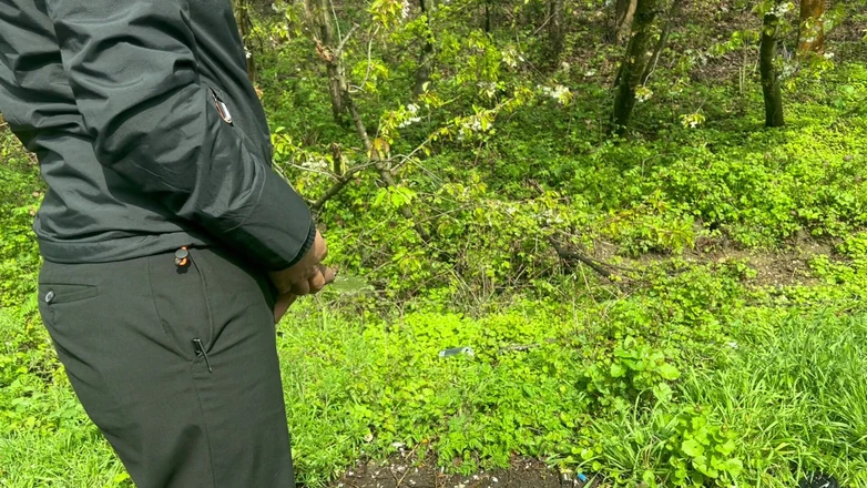 Kadu: Public Masturbation in Car After Pee in the Bushes