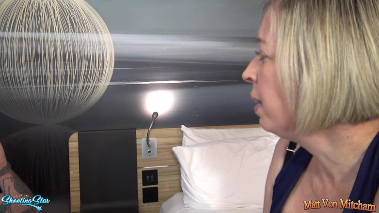 Shooting Star: L'arrapante moglie shooting star insegna al nuovo impiegato un po'...