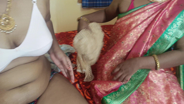 Pushpa studio: Suri rumah lesbian menjilat pepek