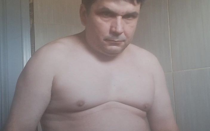 Claudio: 내 소변을 맛보려고 봤어