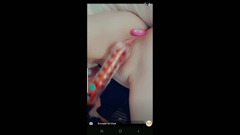 French Skinny: 자위하고 핑거링하는 핫한 소녀
