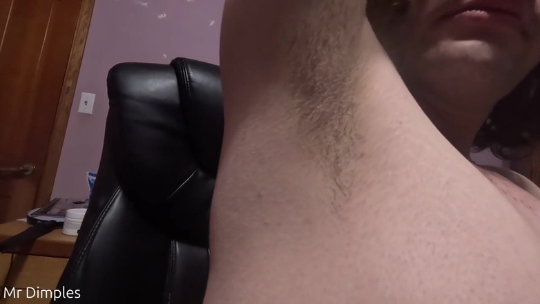 Mr Dimples: 5分間の脇の下の動画