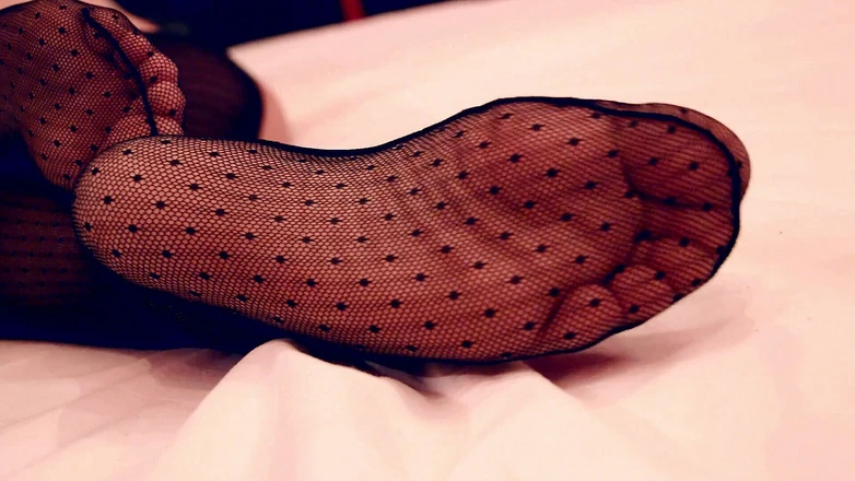 Mistress Legs: Подошвы госпожи в нейлоновых носках крупным планом