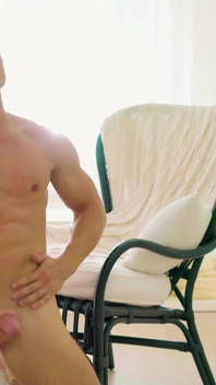 Sexy garanhão musculoso se masturbando