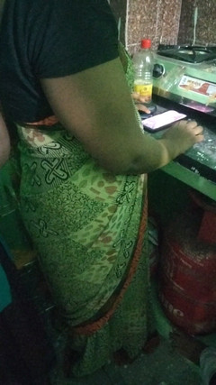 Tamil lesbian: Saree nosí novou tetičku Mluvící