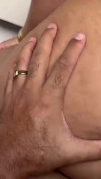 Total anal a baisé le cul de la brune sans préservatif, gros cul