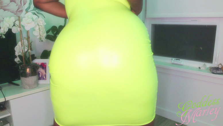 Goddess Marley: Squirt for My Rubbery Skirt!