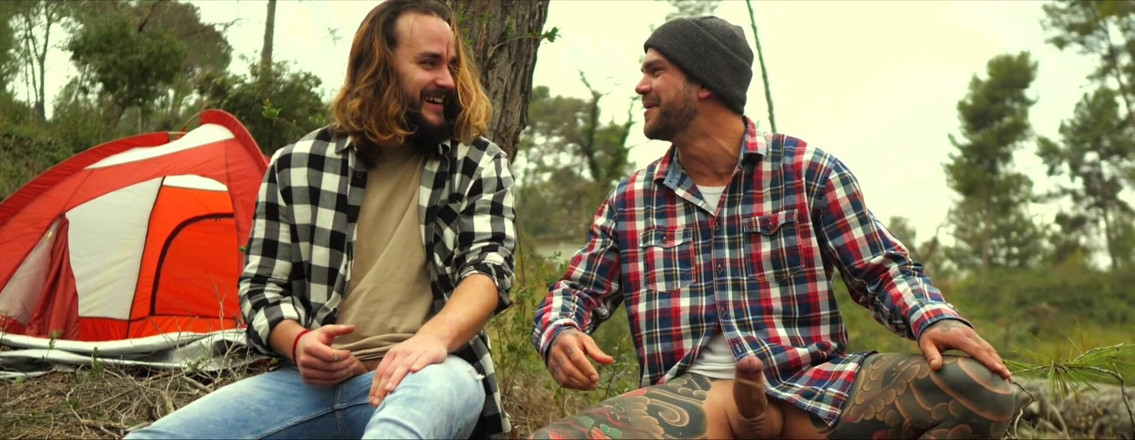 Juan Lucho Gay: Deux Amis Se Branlent Dans La forêt
