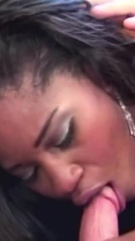 Preste atenção a esse piercing porque torna o dia dela mil vezes melhor