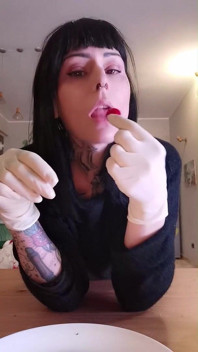 Aku lapar sekarang makan sarung tangan salmon white latex goddesslolli