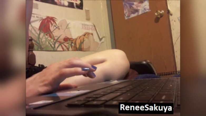 Renee Sakuya: Ignorându-te când tastezi pe computerul ei