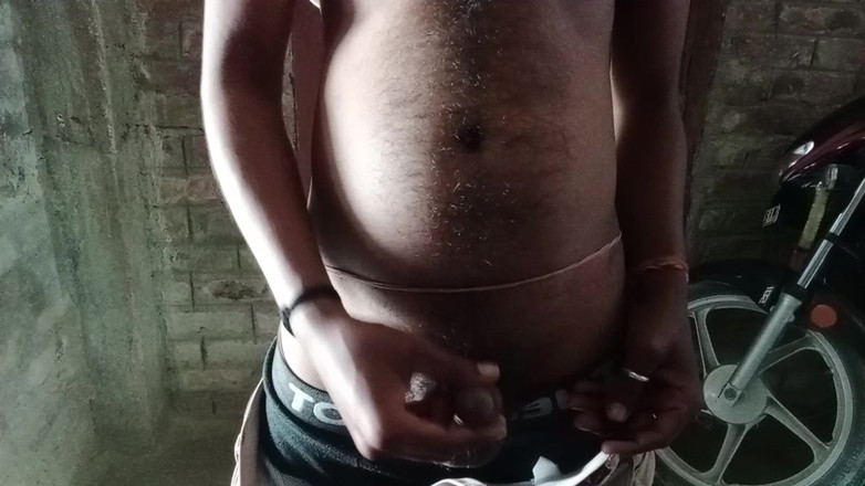 Tuloo_Ki_sali: Musterbatiyon Indian Indian Boy Shakes His Dick