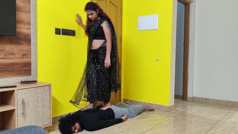 Vaigavarun Feet romance: Madam Punishing Servant Full Weight Body Trample