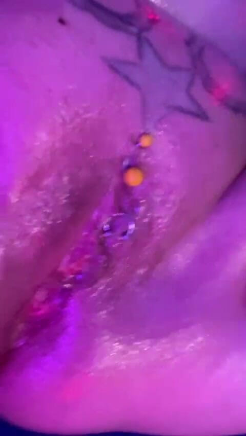 Hotwifee81: Reibe meine eingeölte feuchte muschi