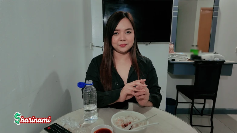 AsianSharinami: Hotel Waitress Delivers More Than Just Room Service