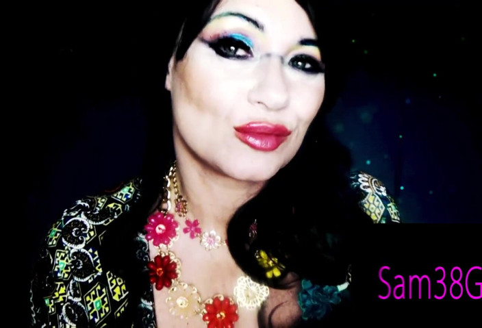 Samantha 38G: Seduzione delle labbra di serena