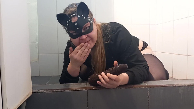 Elise Woods: 娘娘腔享受深喉和骑乘大黑