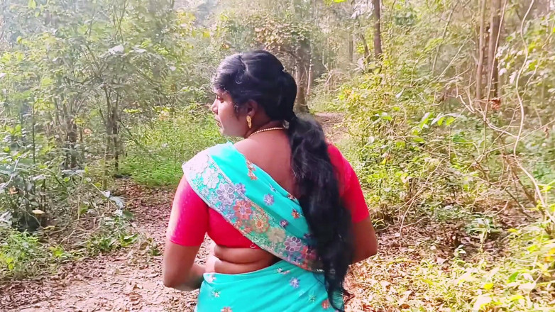 Telugu honey lips: Indian OutDoor Sex. Telugu Dirty Talks.