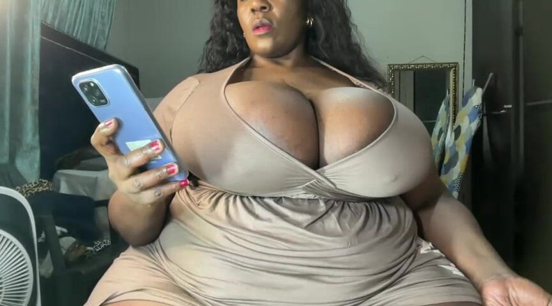 Legendary Booty Overdose: 젖탱이를 핥는 신음하는 거유녀