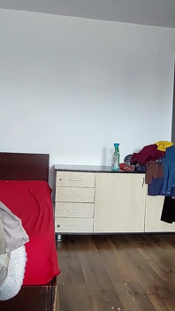 Amateur milf limpia en la casa vacía Morena de coño peludo, tetas grandes
