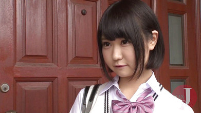 Asian happy ending: Азиатская студентка отсасывает хуй и получает сперму в рот