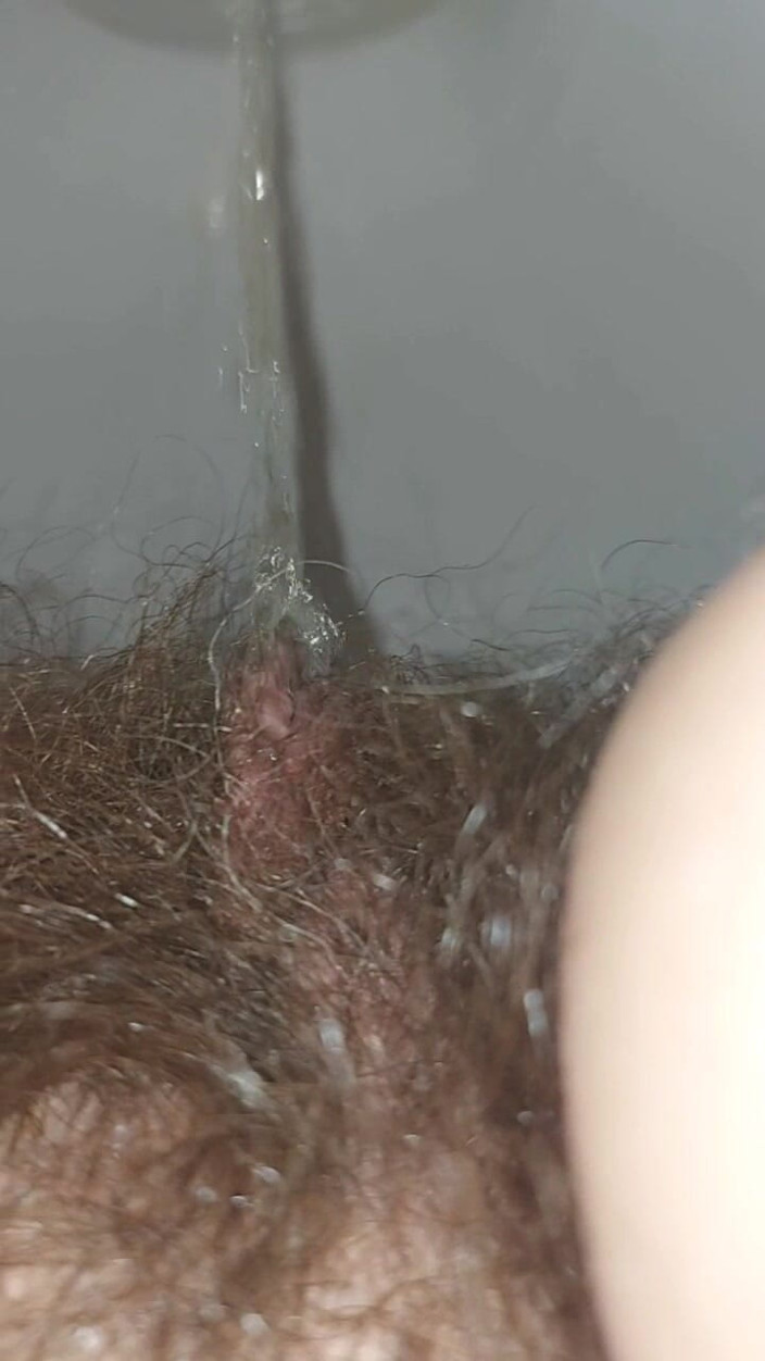 GinnaGg: Mulher, Peluda Fazendo Xixi