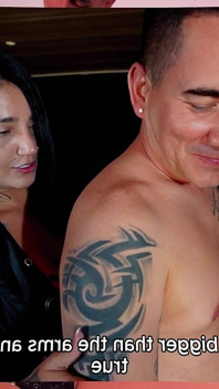 Tatuadora Adicta Al Sexo Se Folla a Su Cliente En El Sofa Del Studio Y Tragandose Su Leche