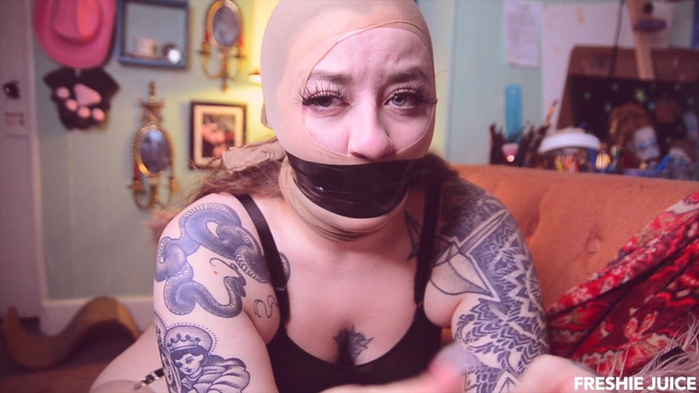 Freshie juice: Pita Gags dan Nylons bersendirian di rumah